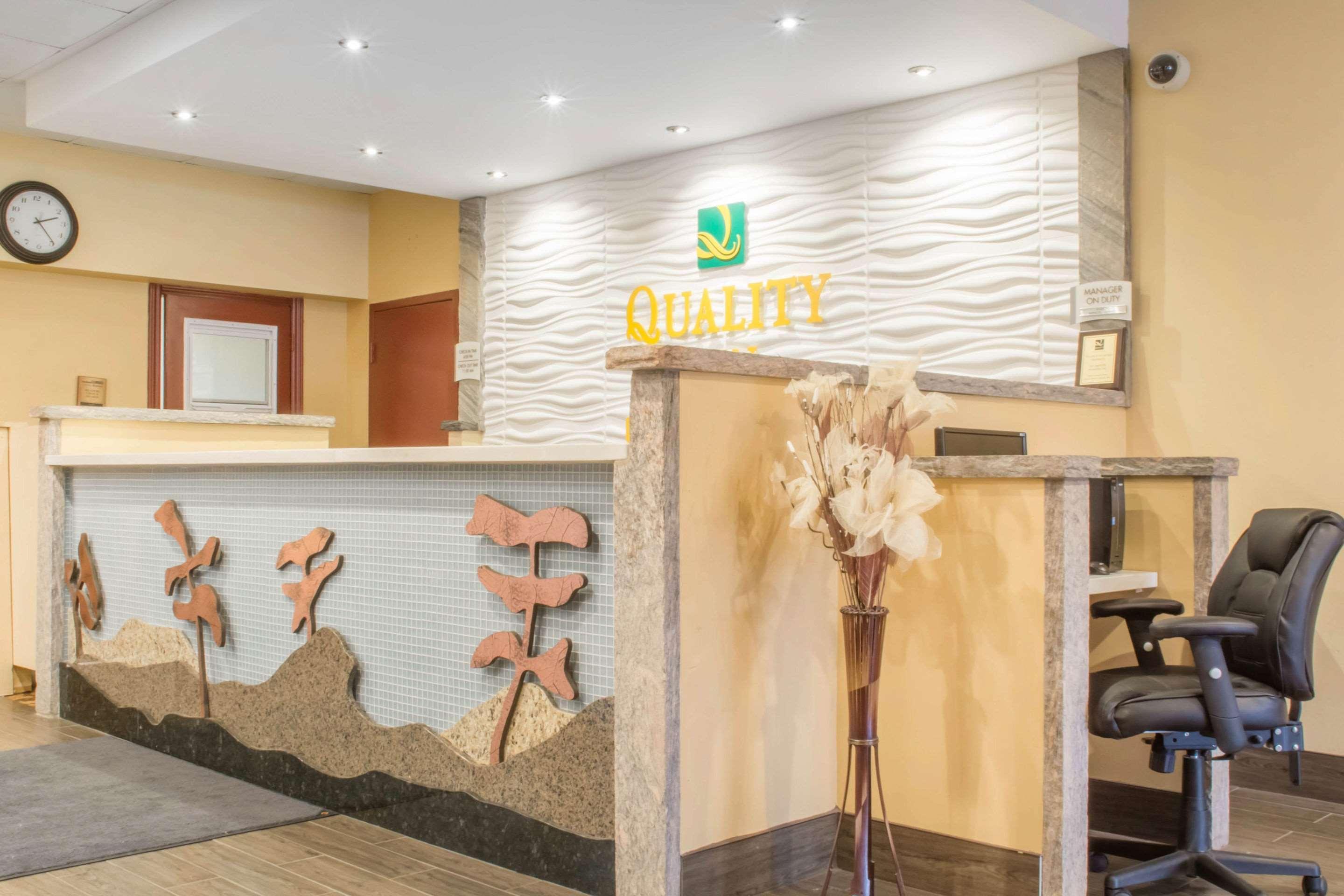 Quality Inn Bracebridge Buitenkant foto