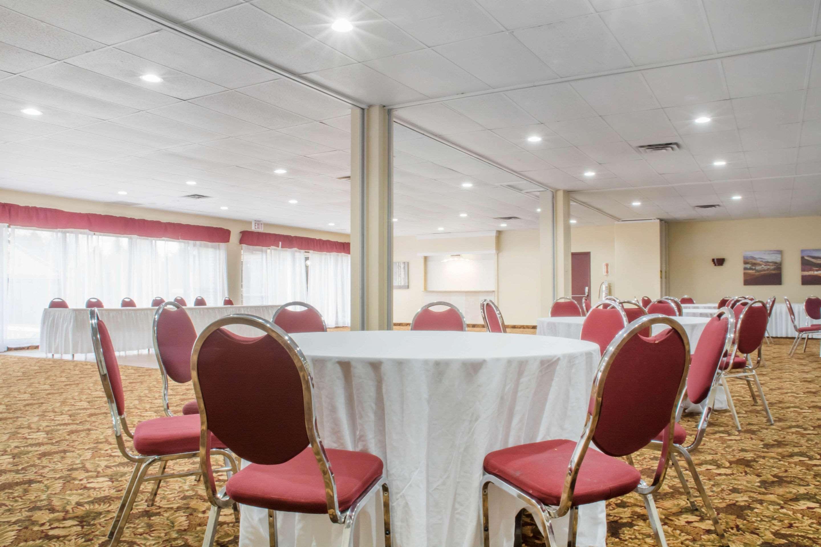 Quality Inn Bracebridge Buitenkant foto