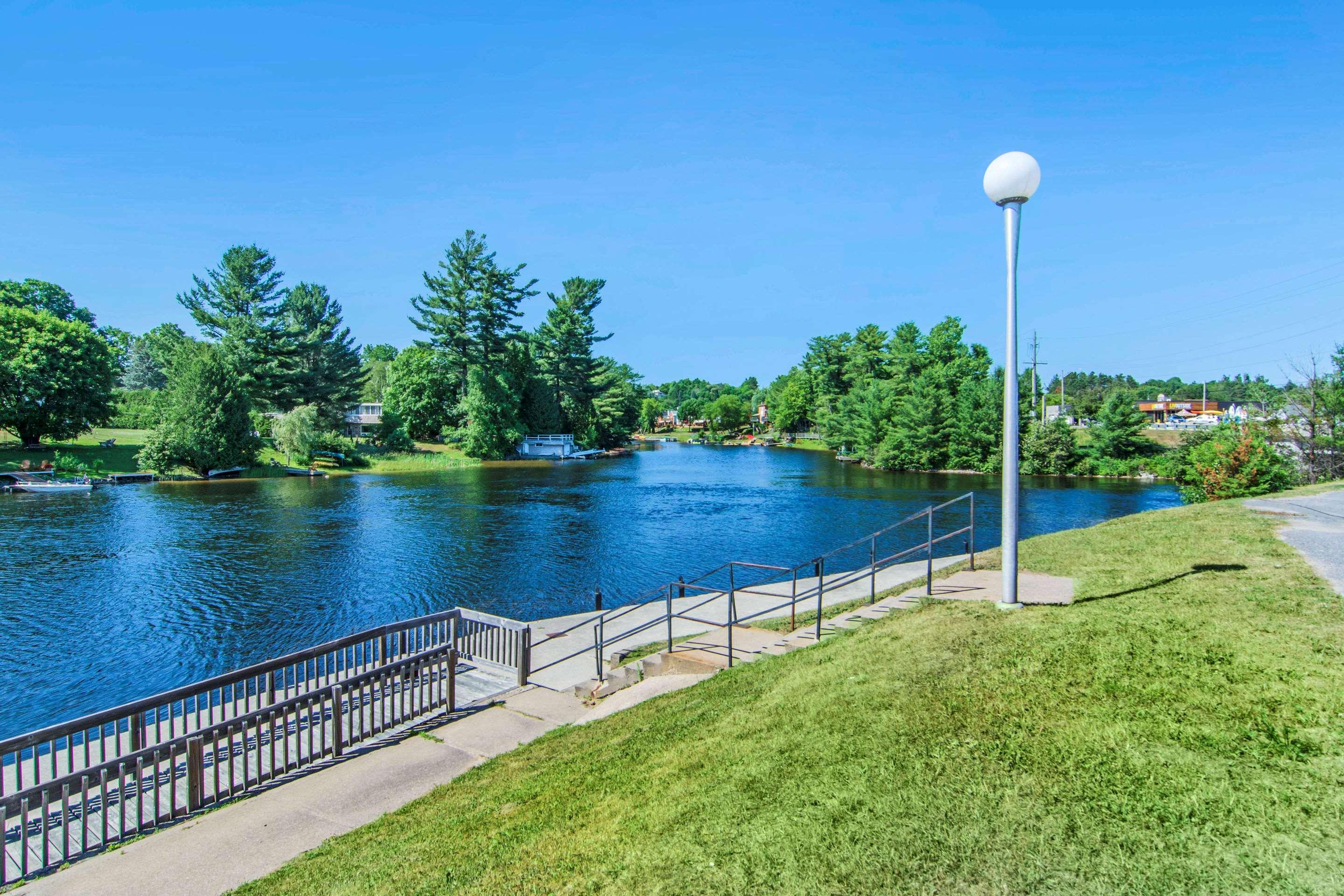 Quality Inn Bracebridge Buitenkant foto